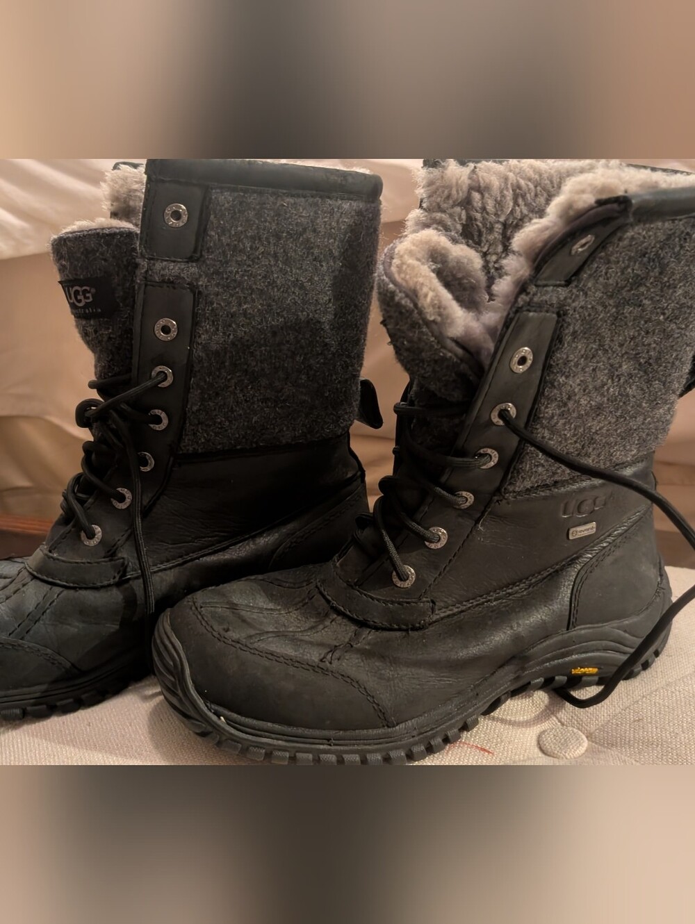 UGG Adirondack Wool Lace Up Boots 9.5